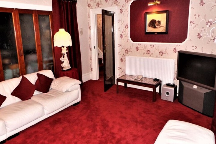 Lounge 20 of 23
