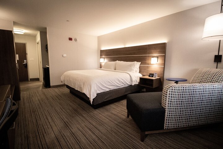 1 King Bed (14 of 14)