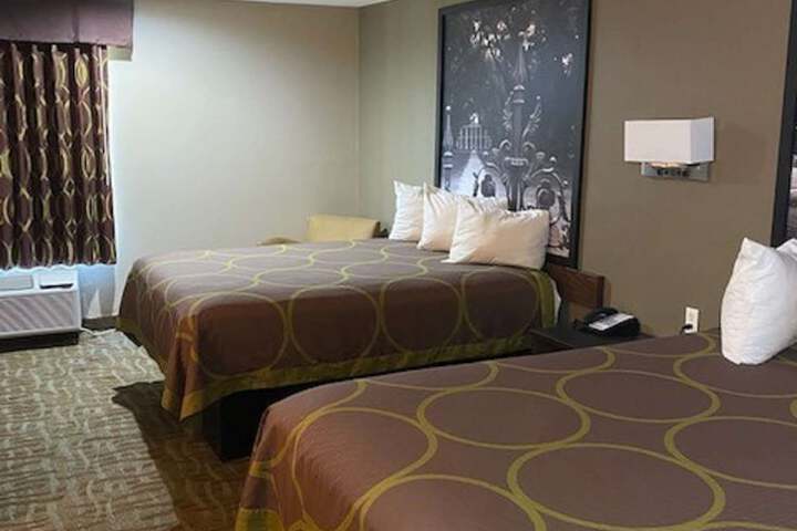 Room 6 of 28