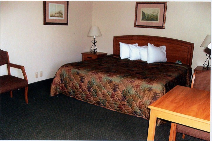 1 King Bed (7 of 15)