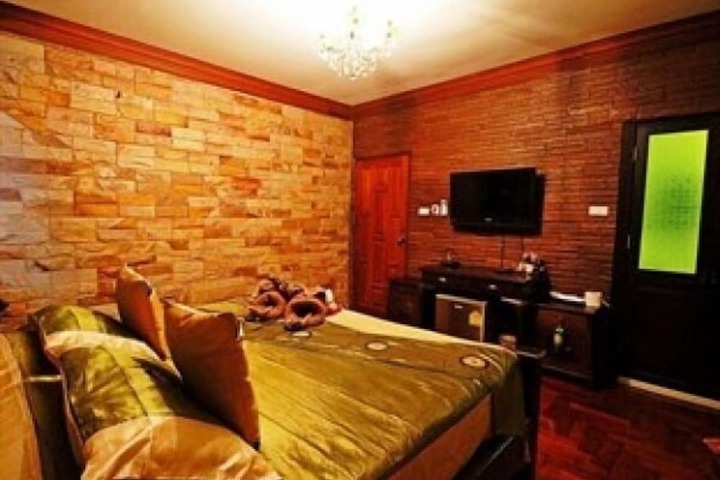 Room 11 of 29