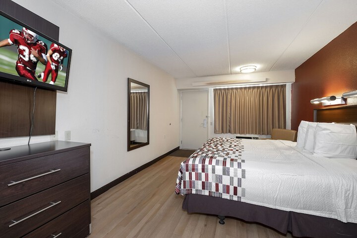 Double Deluxe King Bed (7 of 9)