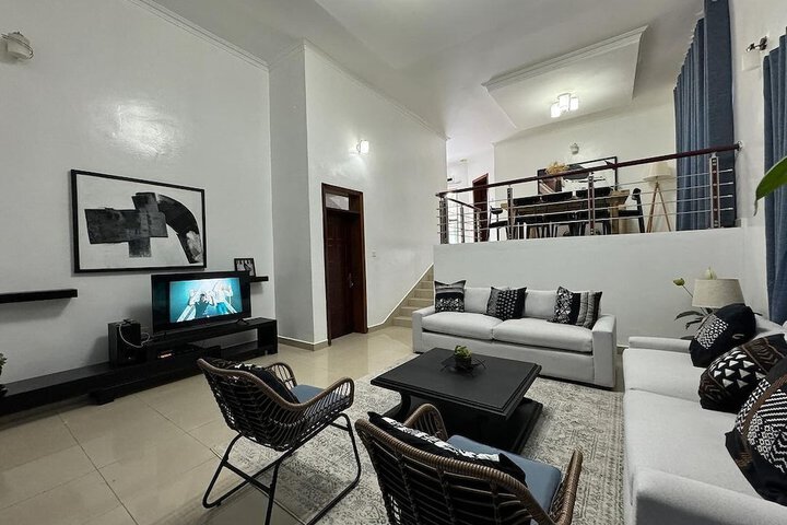 Room 2 of 7