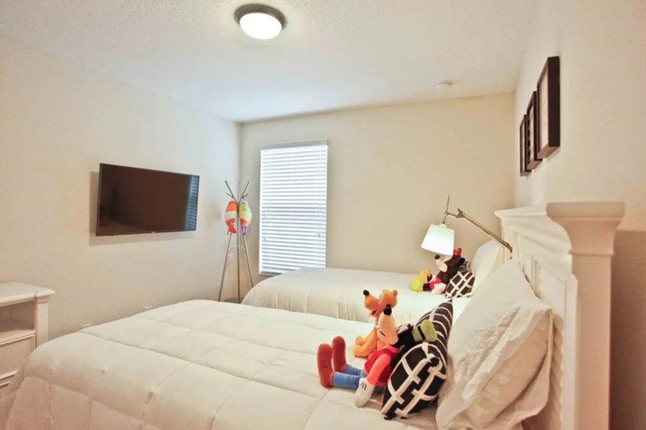 Room 5 of 19