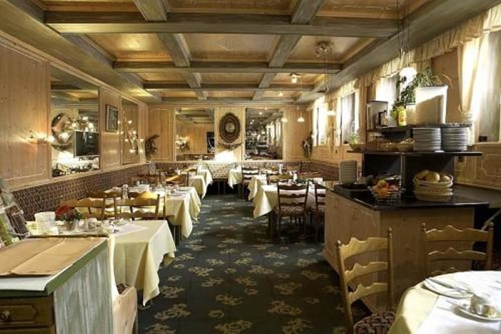 Dining 47 of 65