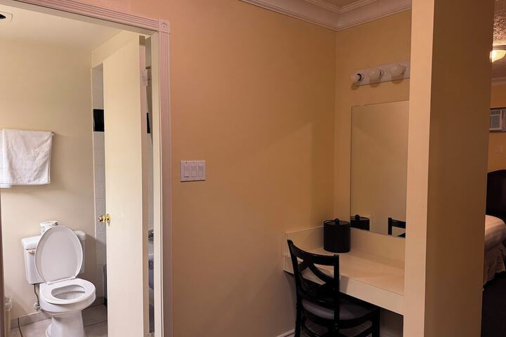 Room 68 of 77