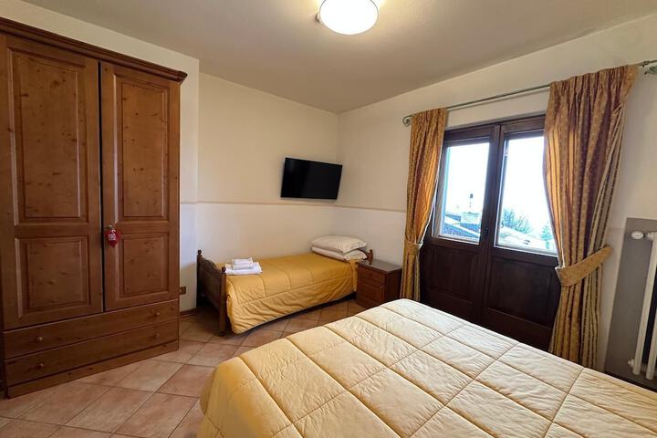 Room 15 of 106