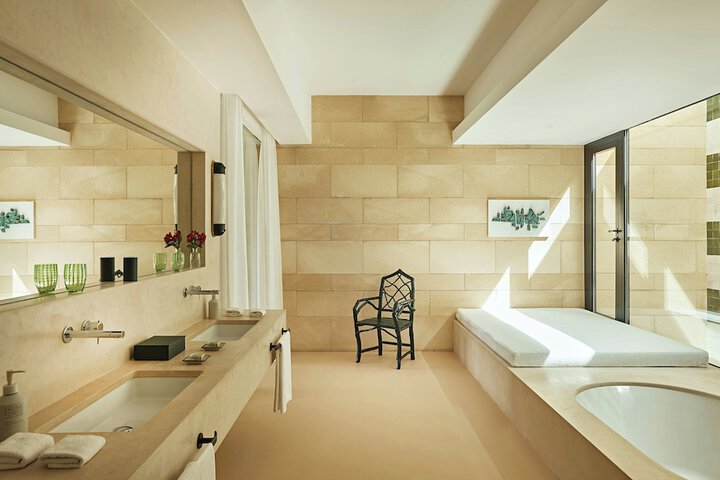 Room 52 of 161