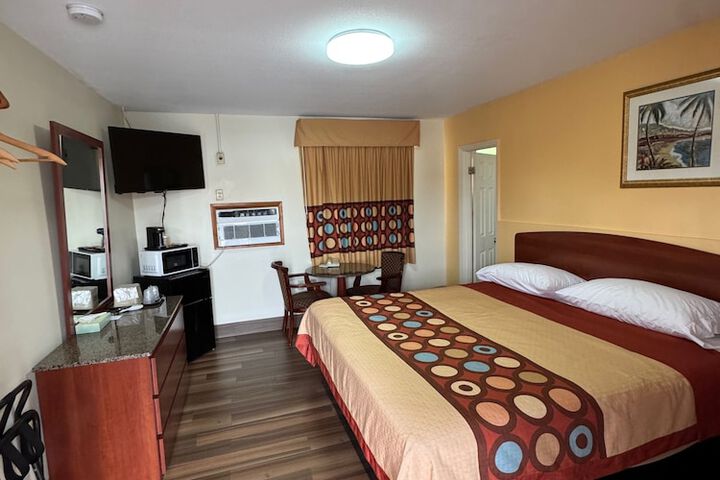 Room 6 of 21