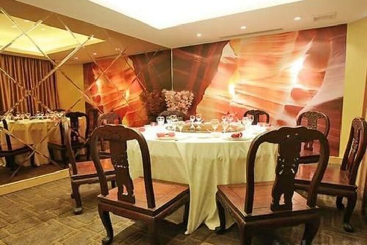 Dining 6 of 180