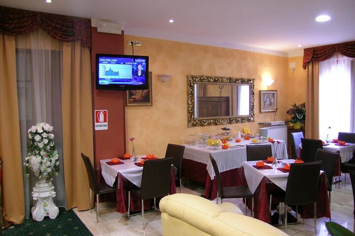 Dining 47 of 61
