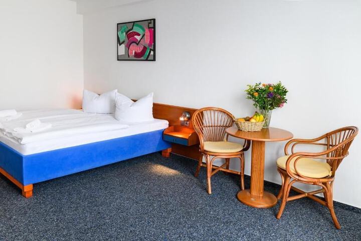 Room 10 of 26