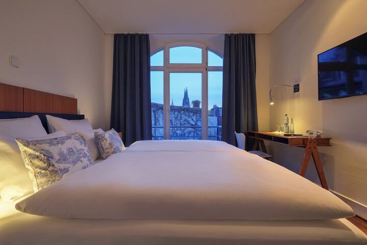 Room 21 of 36