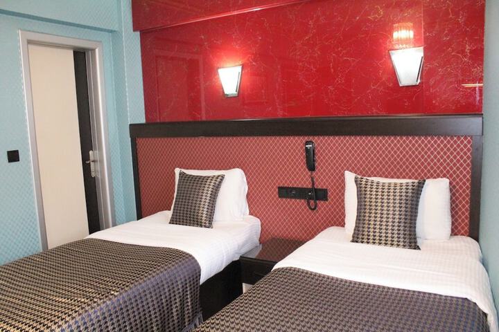 Room 7 of 33