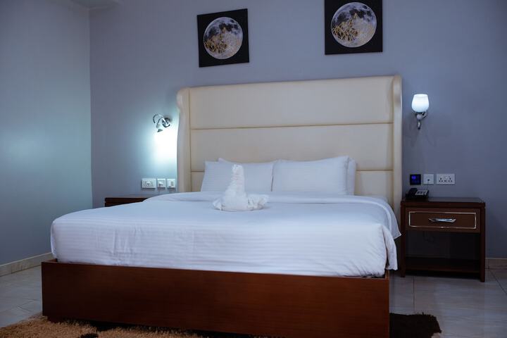 Room 29 of 76