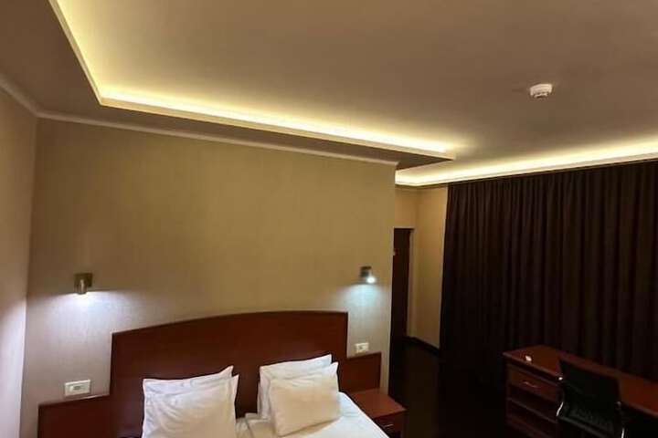 Room 6 of 31