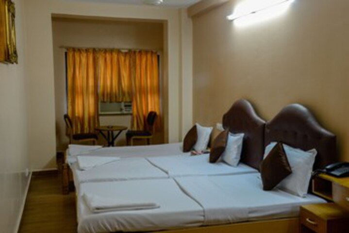 Room 6 of 15