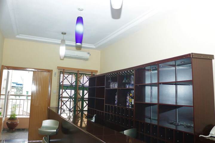 Lounge 21 of 26