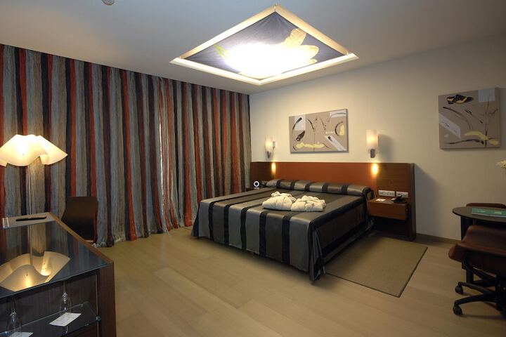Room 5 of 50
