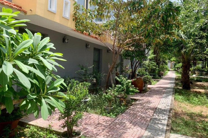 Hotel Exterior 19 of 31