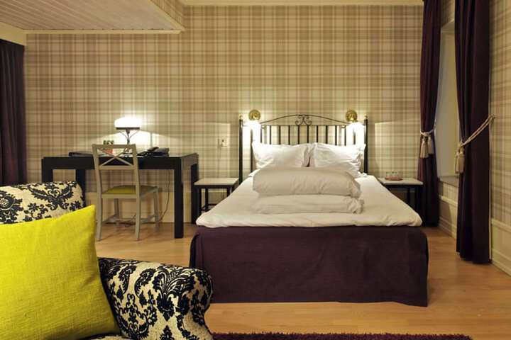 Room 33 of 121