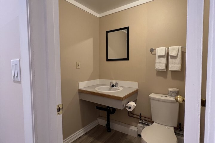 Room 106 of 151