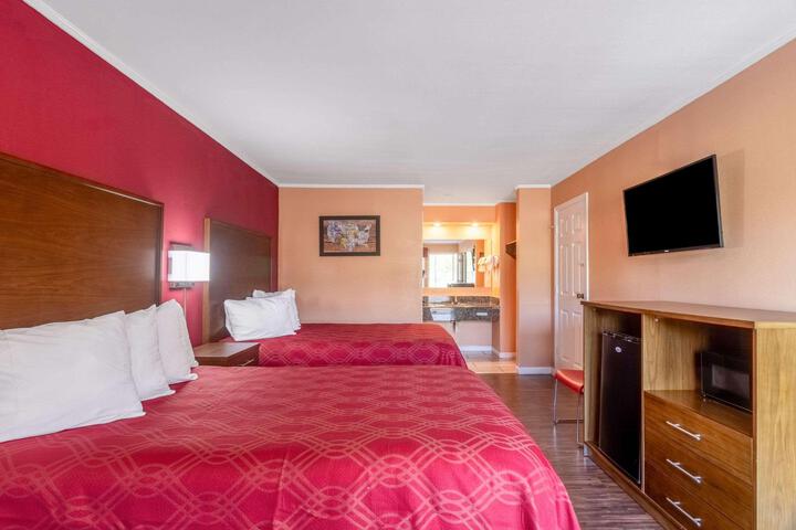 2 Double Beds (2 of 9)