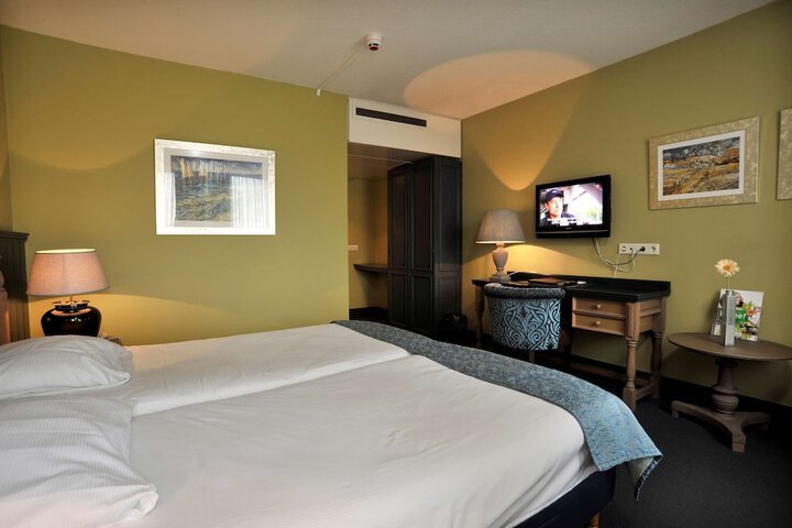 Room 35 of 106