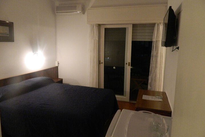 Room 6 of 27