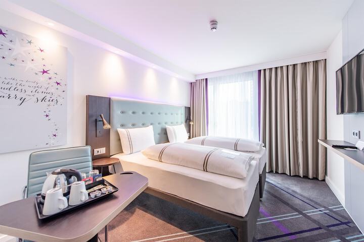 Room 5 of 18