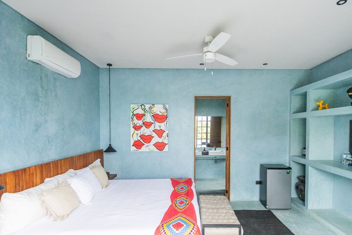 Room 8 of 28