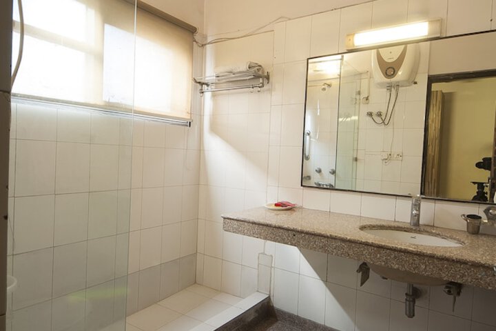 Room 15 of 27