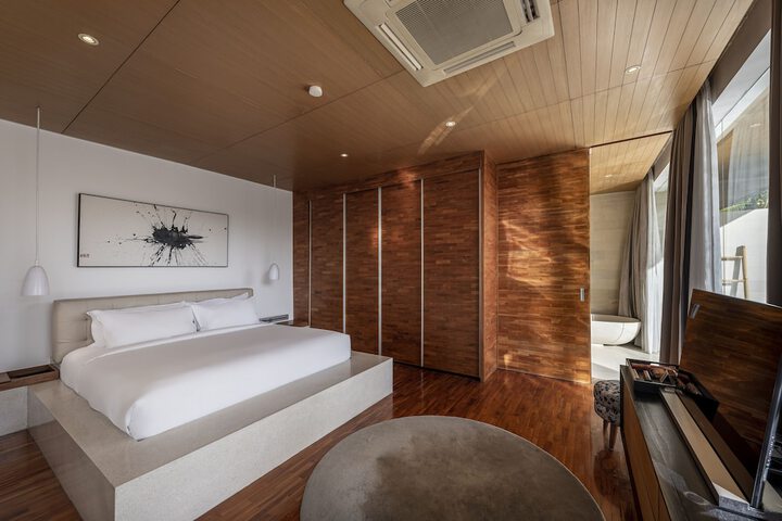 Room 13 of 90