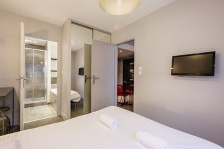 Room 8 of 18