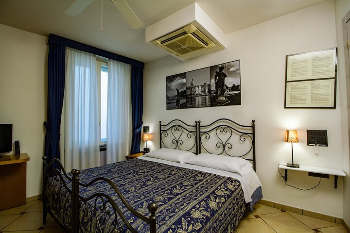 Room 19 of 35