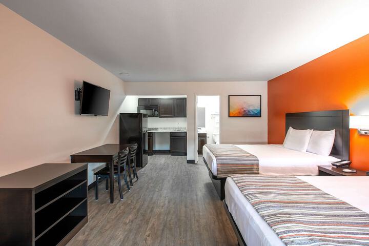 1 Queen Bed (32 of 34)