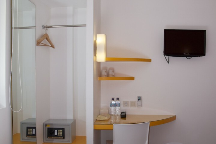 Room 6 of 19