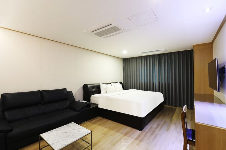 Room 13 of 49