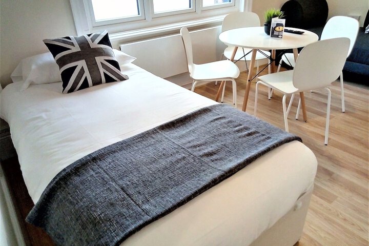 Room 3 of 48