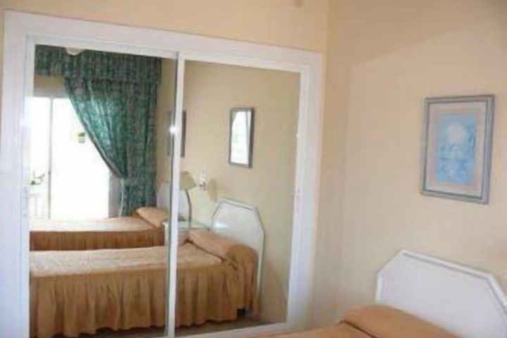 Room 6 of 13