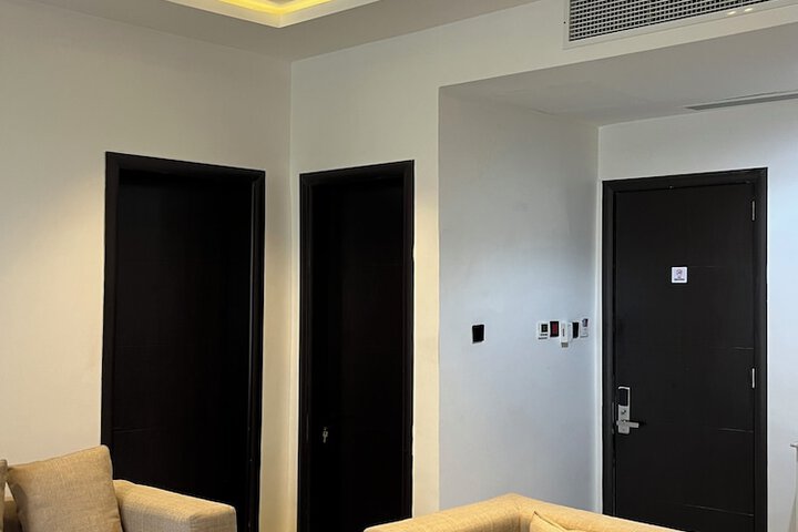 Room 28 of 48