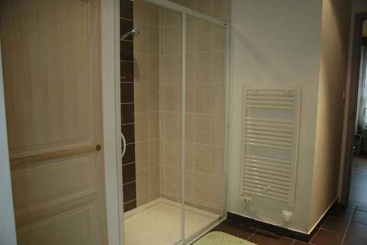 Room 16 of 37