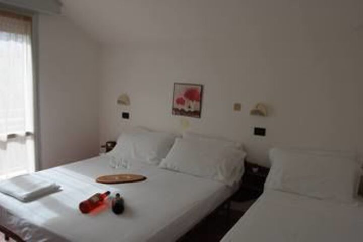 Room 30 of 46