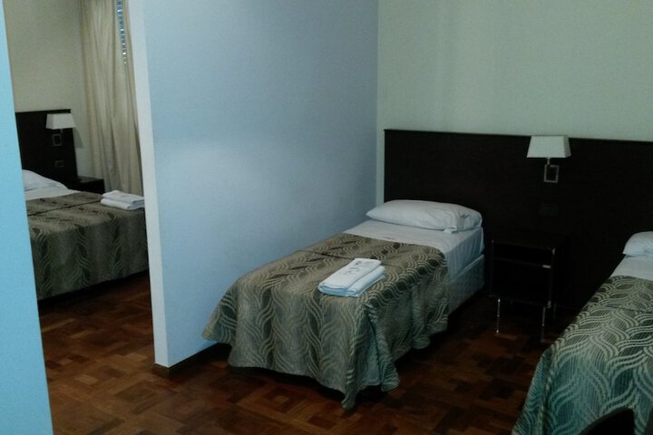 Room 3 of 40