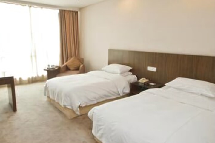 Room 6 of 8