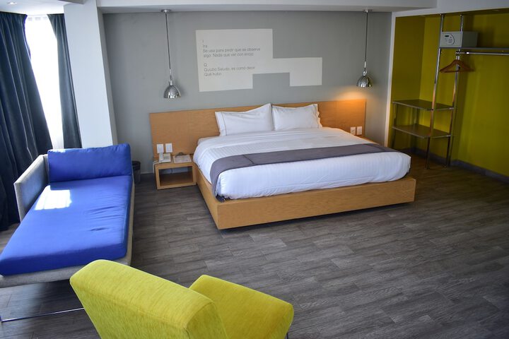 Room 12 of 66