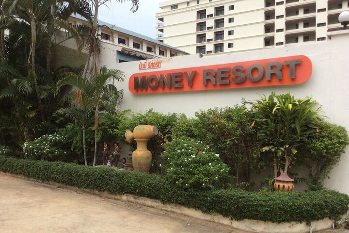Hotel Exterior 16 of 20