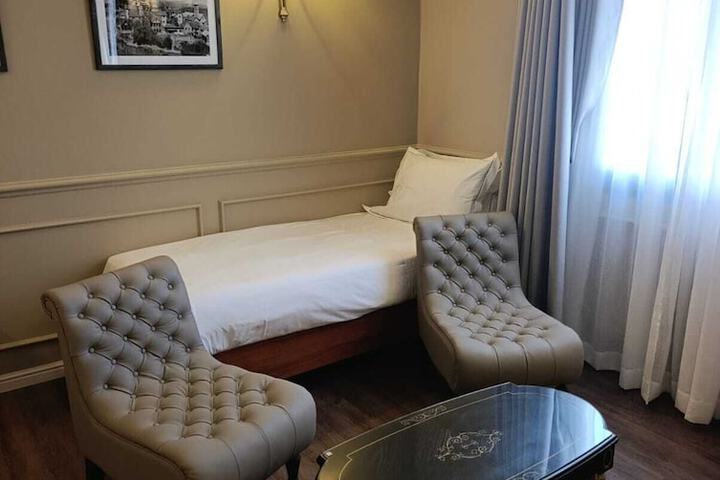 Room 76 of 198