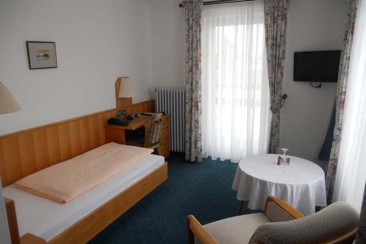 Room 3 of 43