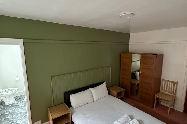 Room 34 of 71